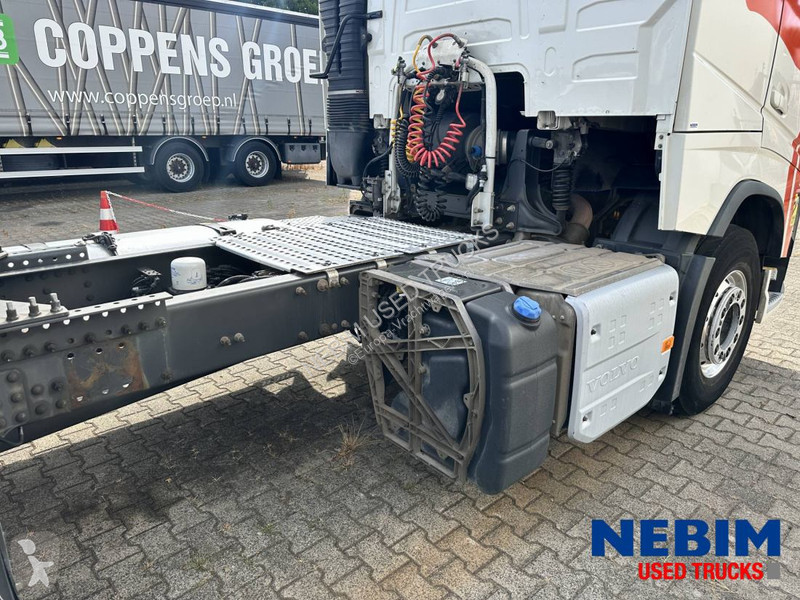 جرار Volvo 420 4x2 - 796.861km - Work remote