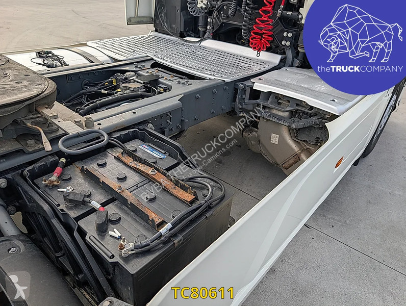 Nyergesvontató DAF 480