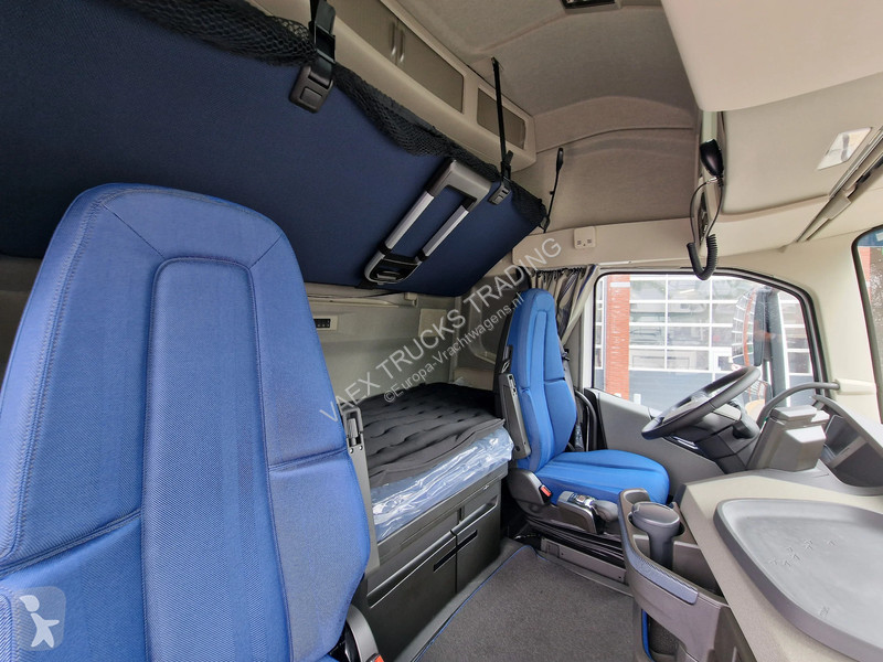 جرار Volvo 13500 Aero Globetrotter XL 4x2 - New...