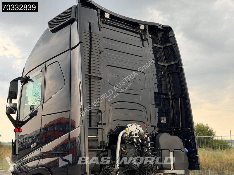 Cap tractor Volvo 750 6X4 XL Retarder 2x Tanks...