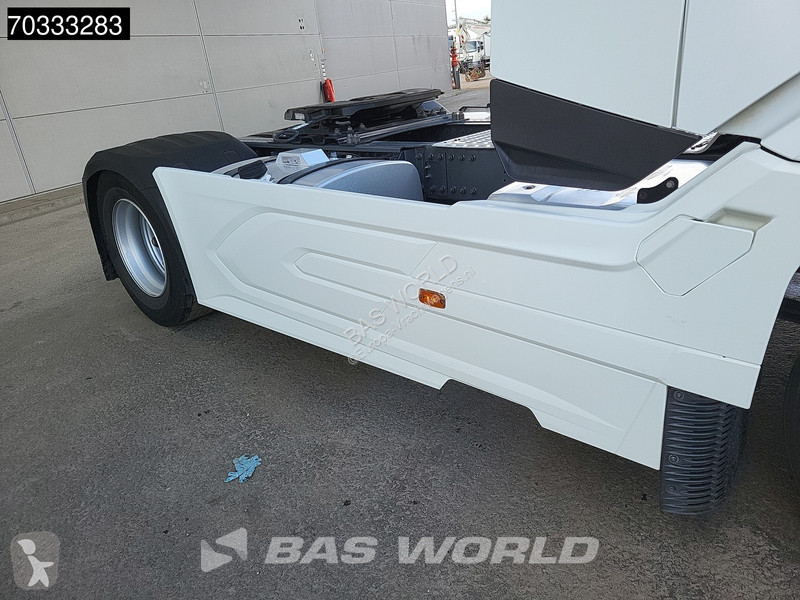 Trekker DAF XF  4X2 Retarder 2x Tanks...