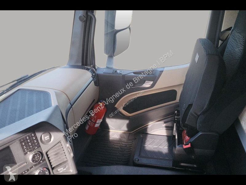 Cabeza tractora Mercedes II 1842 StreamSpace...