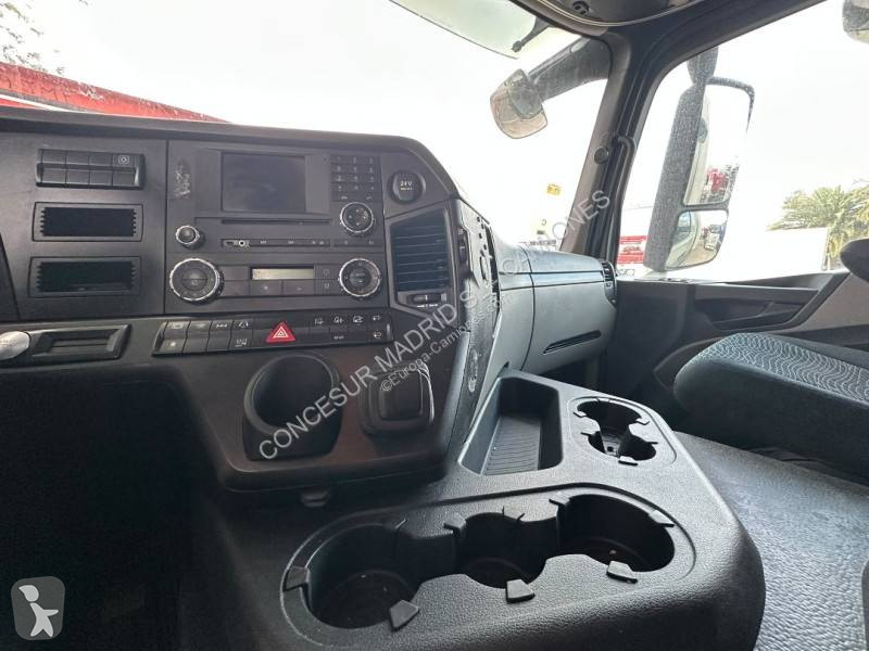 Cabeza tractora Mercedes 1833