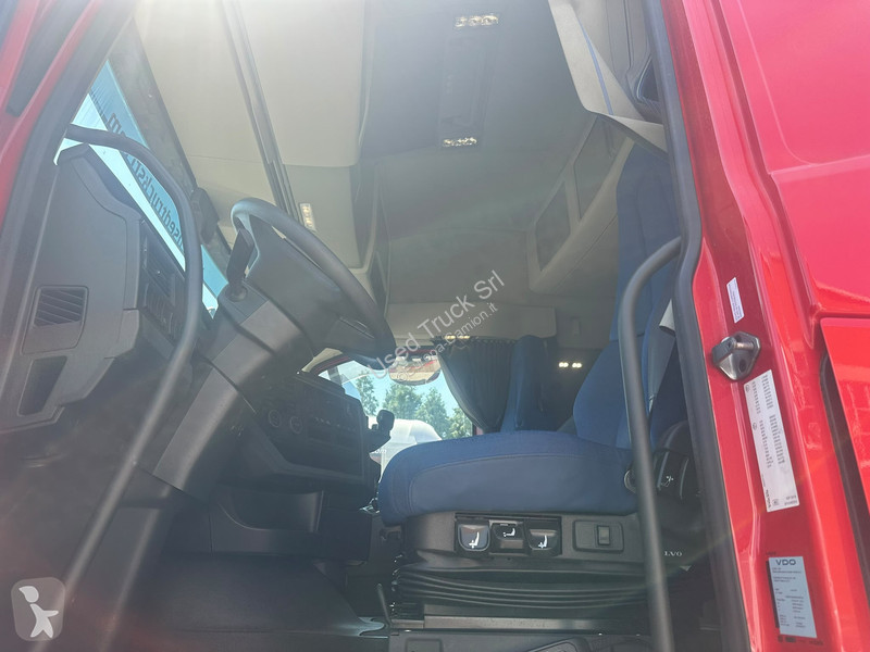 Tahač Volvo 500