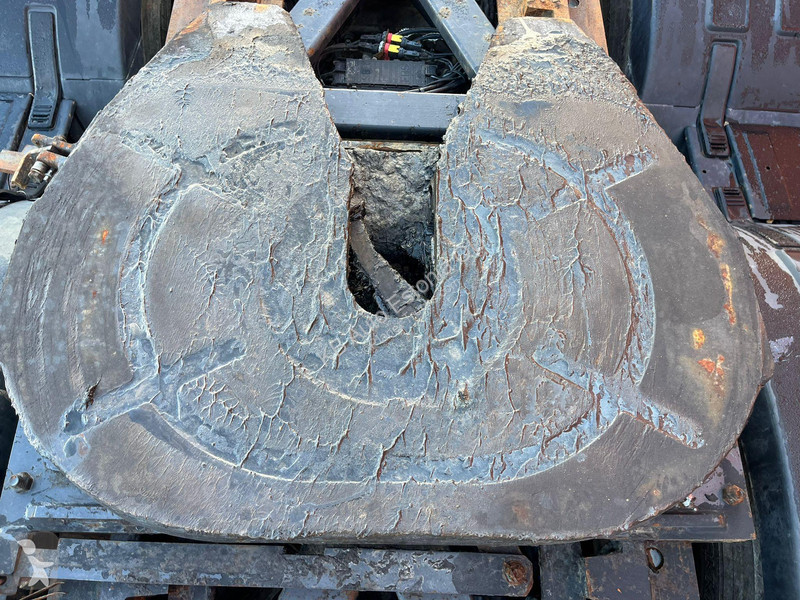Cabeza tractora Volvo 750 8x4 GCW 90 ton /...