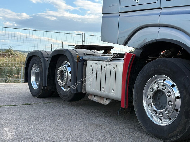 Nyergesvontató Mercedes 2551
