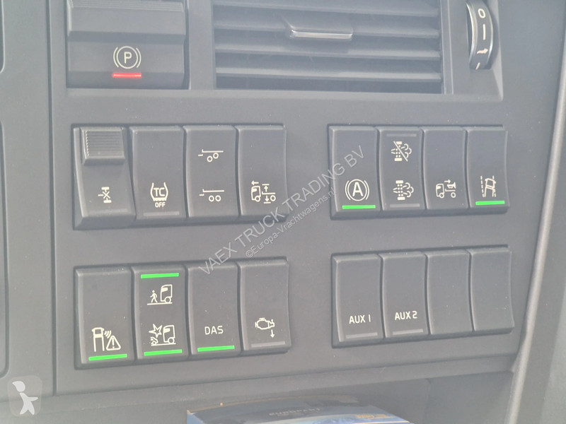 Tractor Volvo 13500 Globetrotter XL Aero 4x2 -...