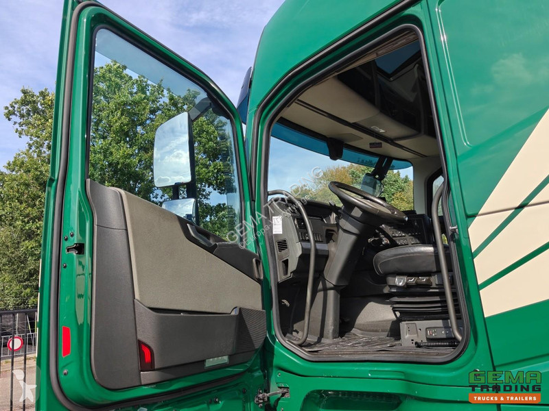Cap tractor Volvo 460 6x2/4 GlobeTrotter Euro...