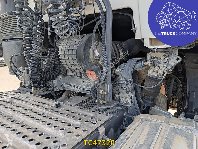 Cap tractor Renault T 440