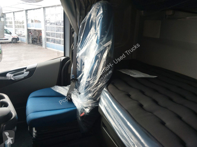 Ciągnik siodłowy Volvo 500 Globetrotter...