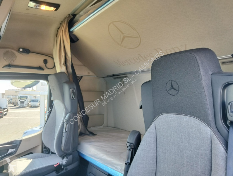 Тягач Mercedes  1851LS