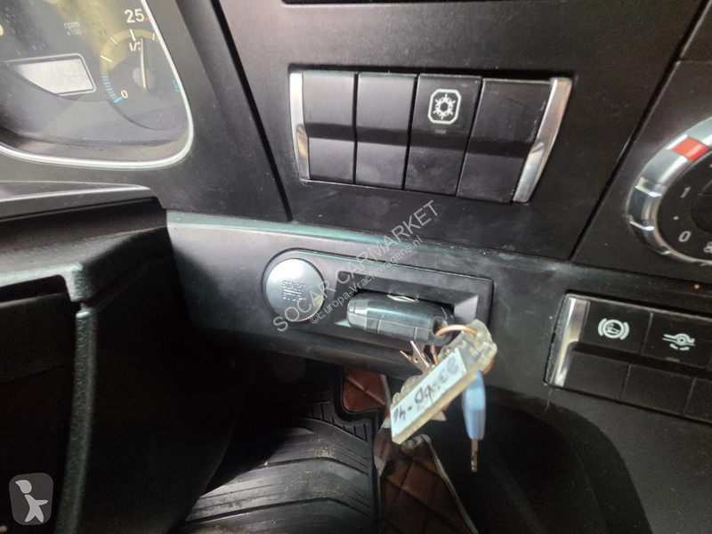 Тягач Mercedes 1845