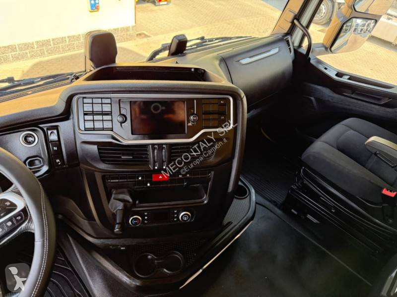 جرار Iveco 530