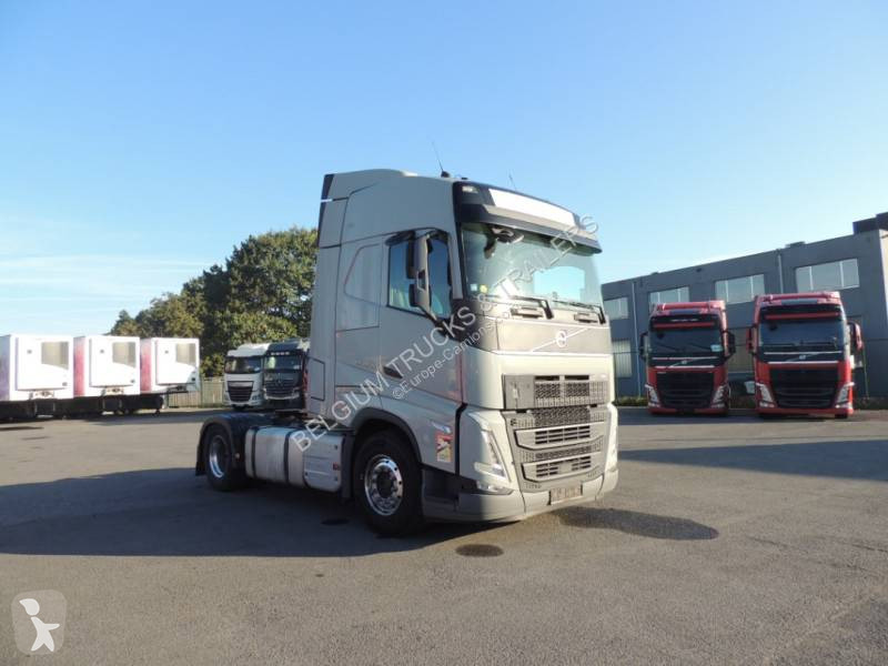 Cap tractor Volvo 460 Globetrotter
