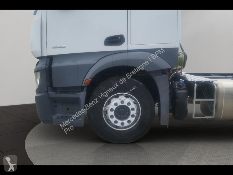 Mercedes II 1842 StreamSpace 2.3m 6 tractor unit