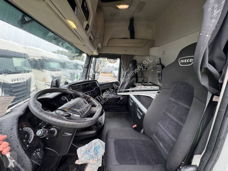 Iveco 460 tractor unit