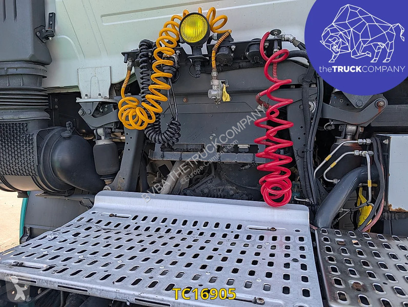 Iveco 400 tractor unit