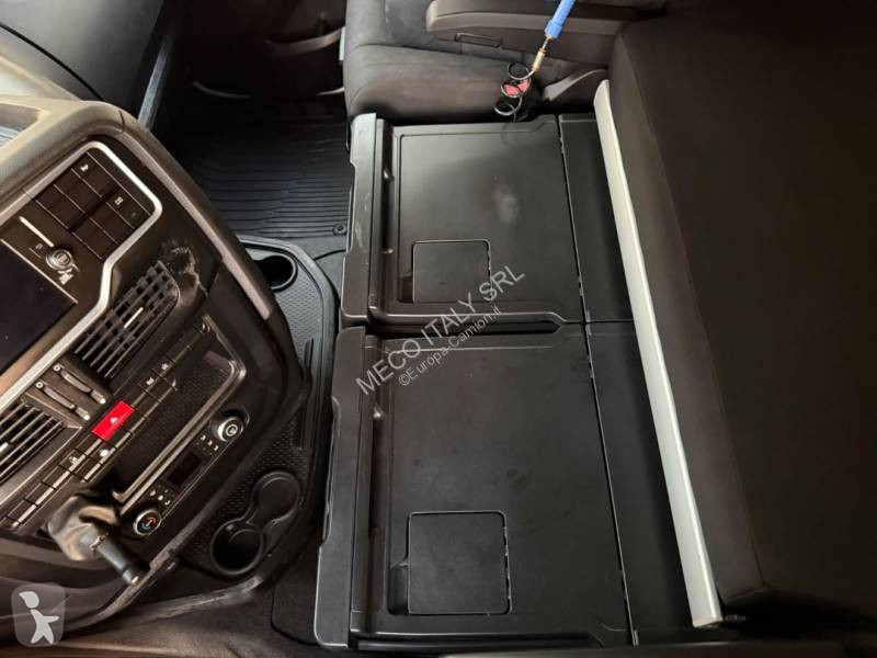 Iveco 530 tractor unit