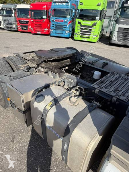 Volvo 460 Globetrotter tractor unit
