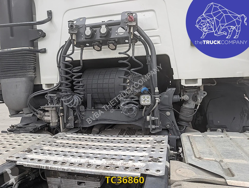 Renault T 460 tractor unit