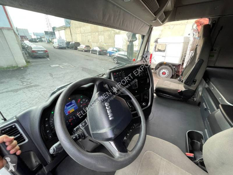 Tahač Iveco