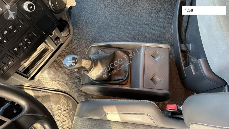 Traktor Renault K 460 4x2