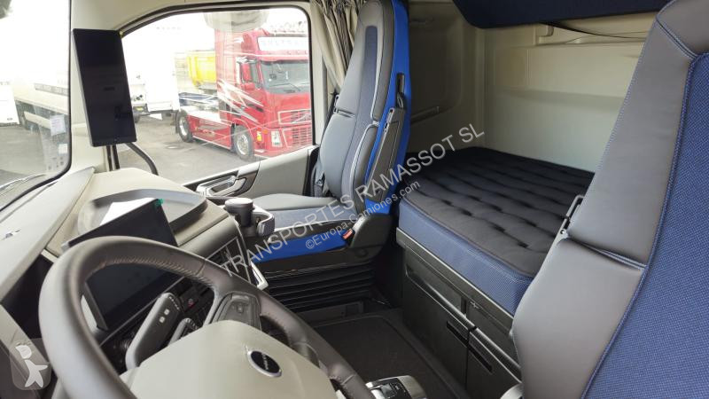 جرار Volvo 500 AERO Globetrotter XXL (Location...