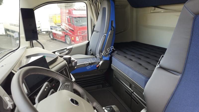 Traktor Volvo 500 AERO Globetrotter XXL...