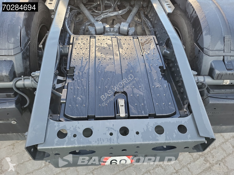 Traktor Mercedes 1945 4X2 GigaSpace 2x Tanks...