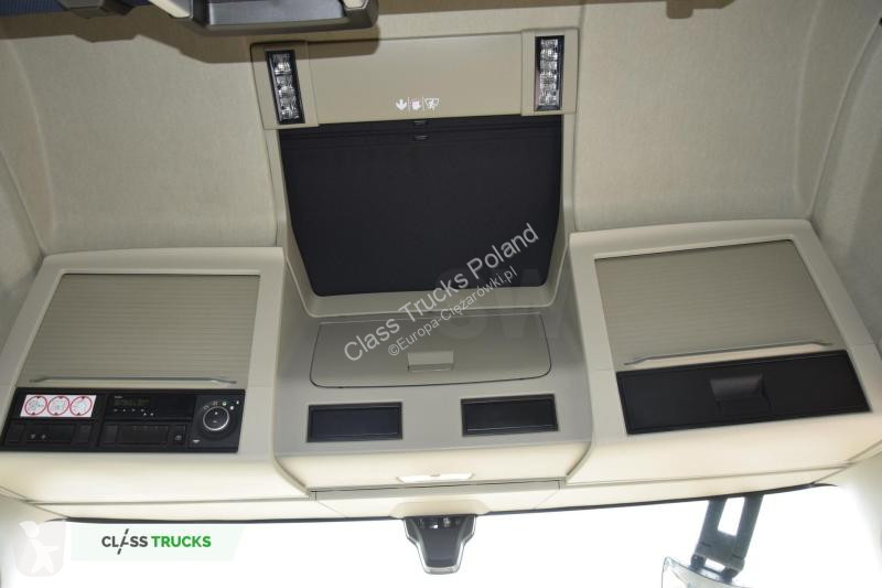 Tahač Volvo FH  Globetrotter XL i-Save Side Skirts
