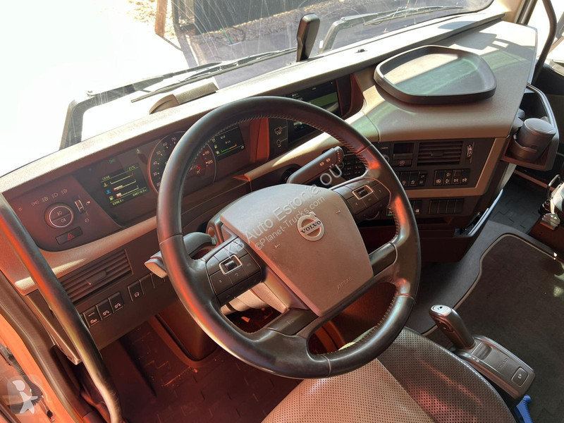 Tahač Volvo 6x2 GLOBE XL / ADR / RETARDER /...