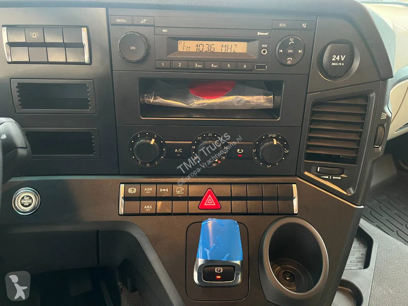 جرار Mercedes 2045 S 4x2 Tractor Head