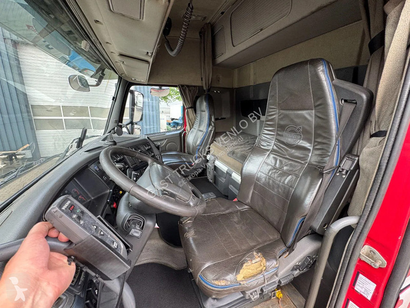 Traktor Volvo 16700 6x4 Tipper And Tractor...