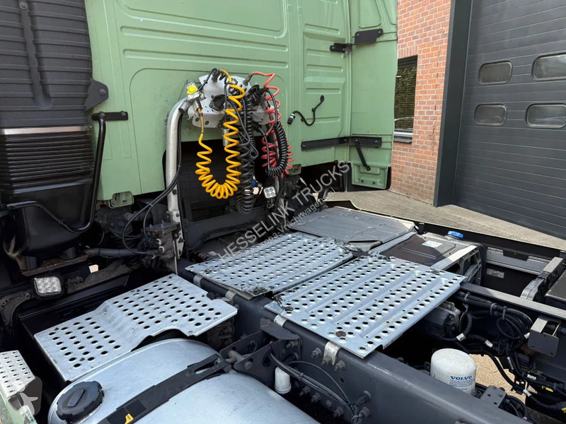 Tractor Volvo FM 370 Globetrotter XL Xenon Side...