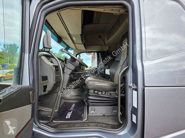 Tahač Volvo / Retarder / Standklima / TV / 6D
