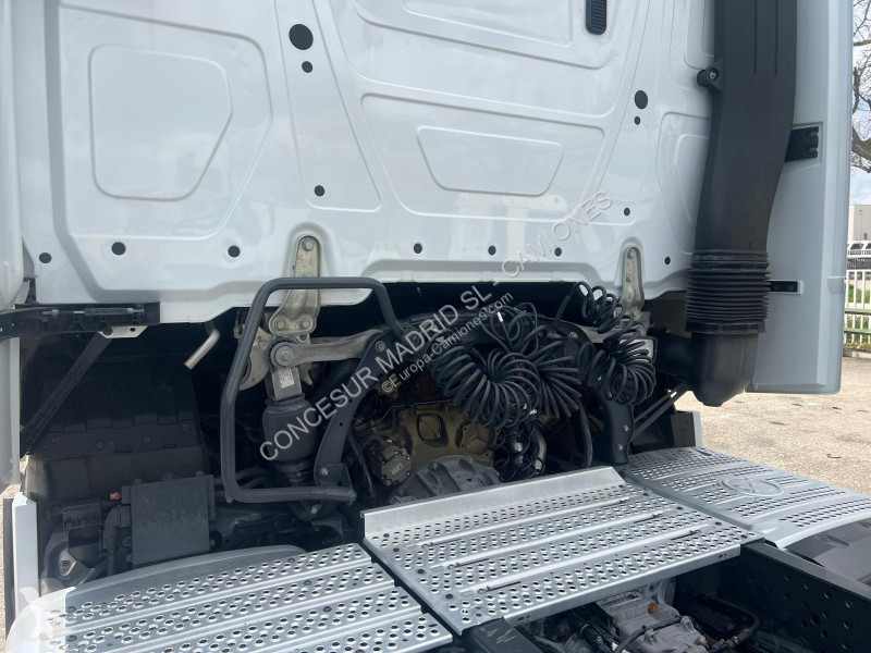 Traktor Mercedes  1851 LS
