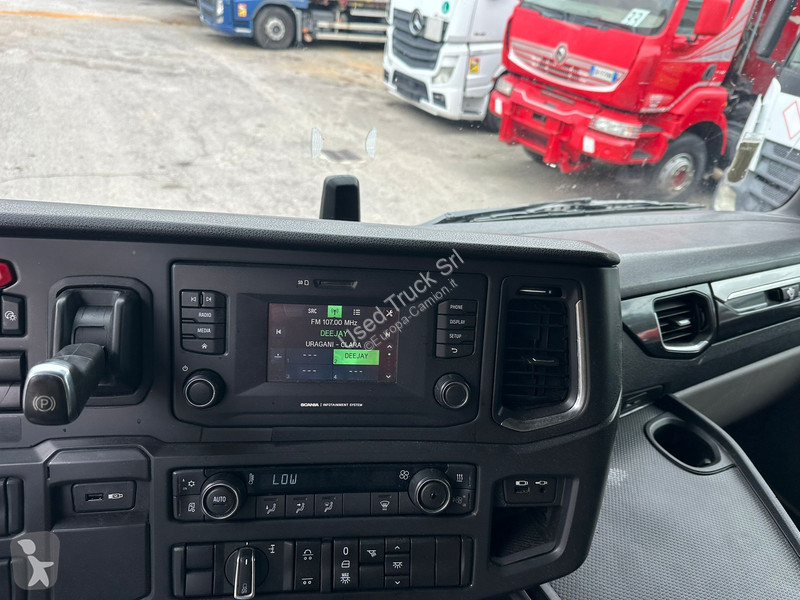 Traktor Scania 520