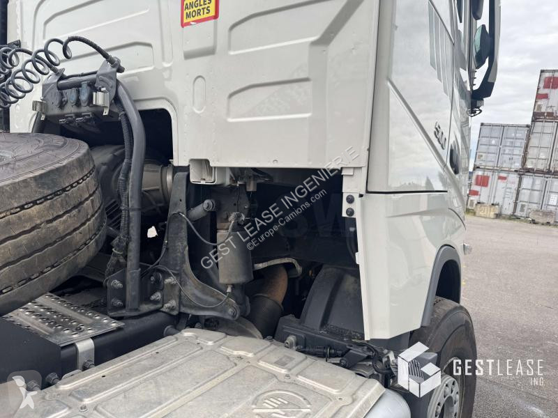 جرار Volvo 500