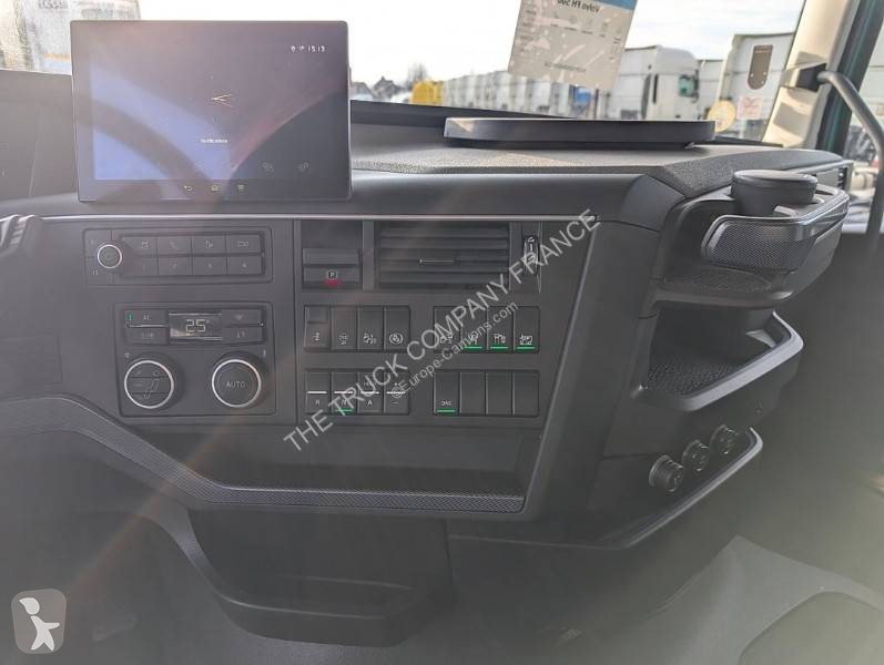 جرار Volvo
