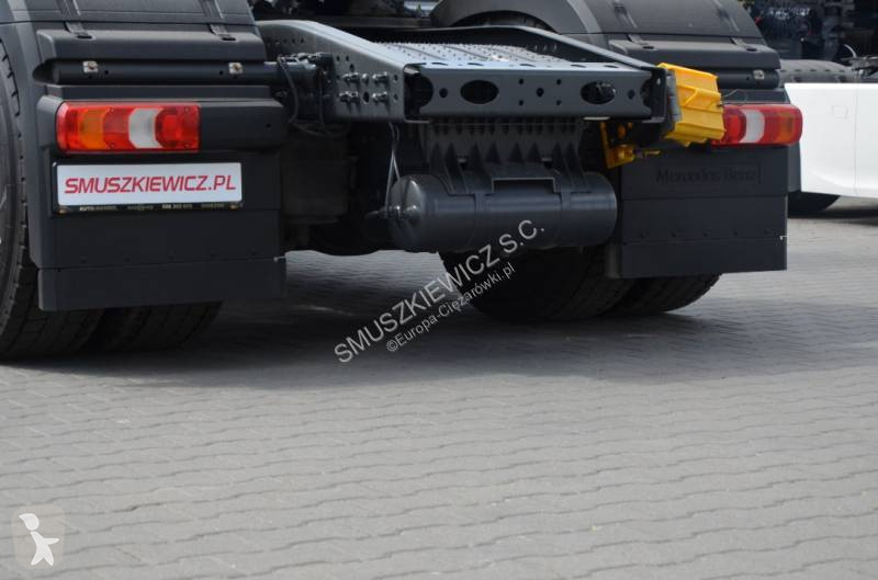 Cap tractor Mercedes