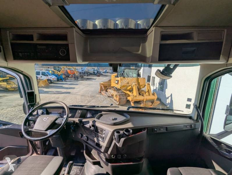 جرار Volvo