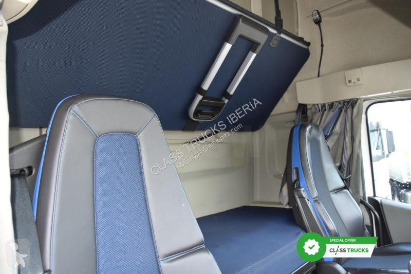 Тягач Volvo 500 Globetrotter XL Varios