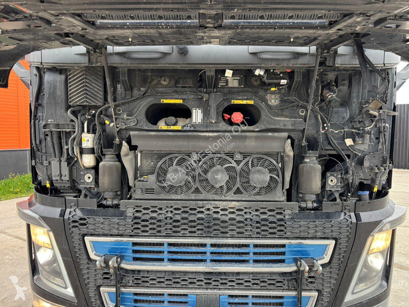 Cabeza tractora Volvo 650 6x2 GCW 70 ton /...