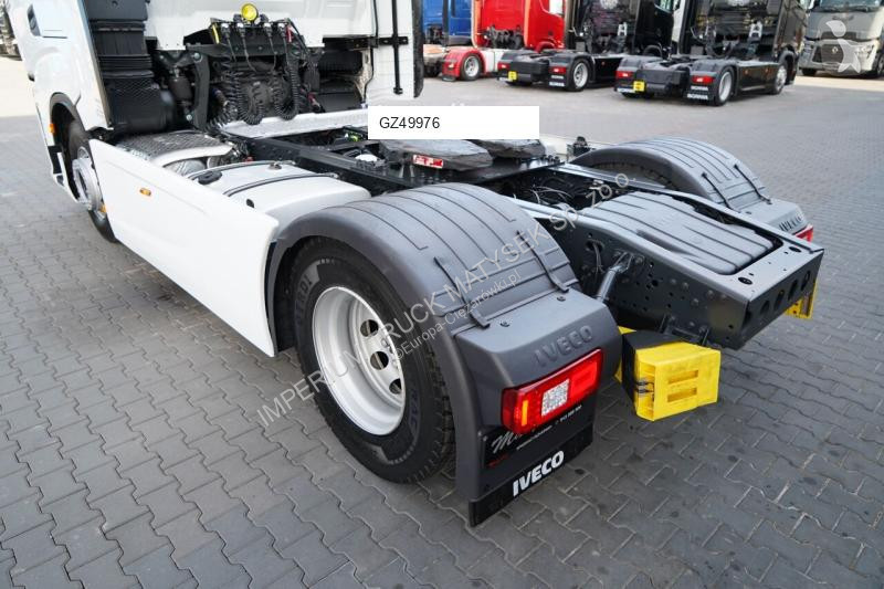 Влекач Iveco 490