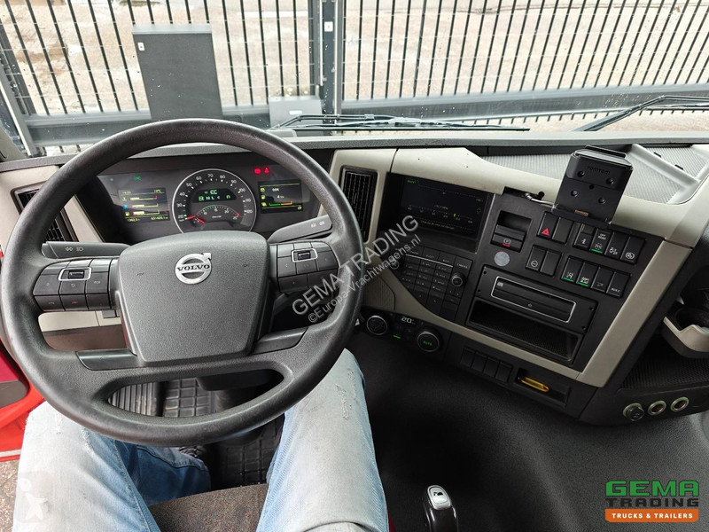 جرار Volvo 4x2 Globetrotter Euro6B - Stainless...