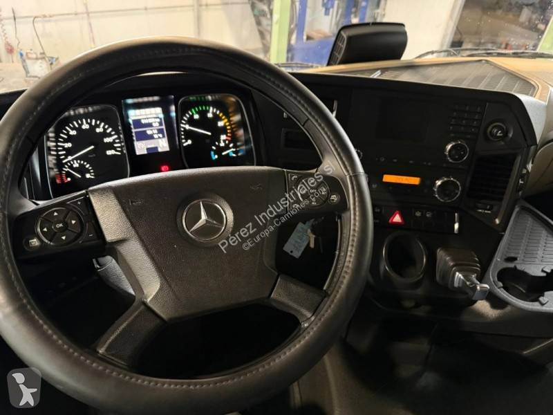 Tahač Mercedes