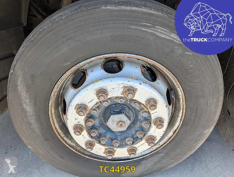 جرار Iveco 440 S45