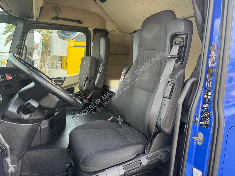 Tracteur Mercedes  1845 LS