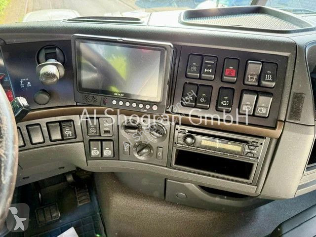 جرار Volvo 16700 Globetrotter...