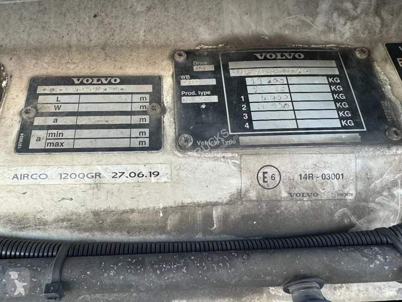 جرار Volvo 12460 4X2 SPOILERS EURO 3 MANUAL